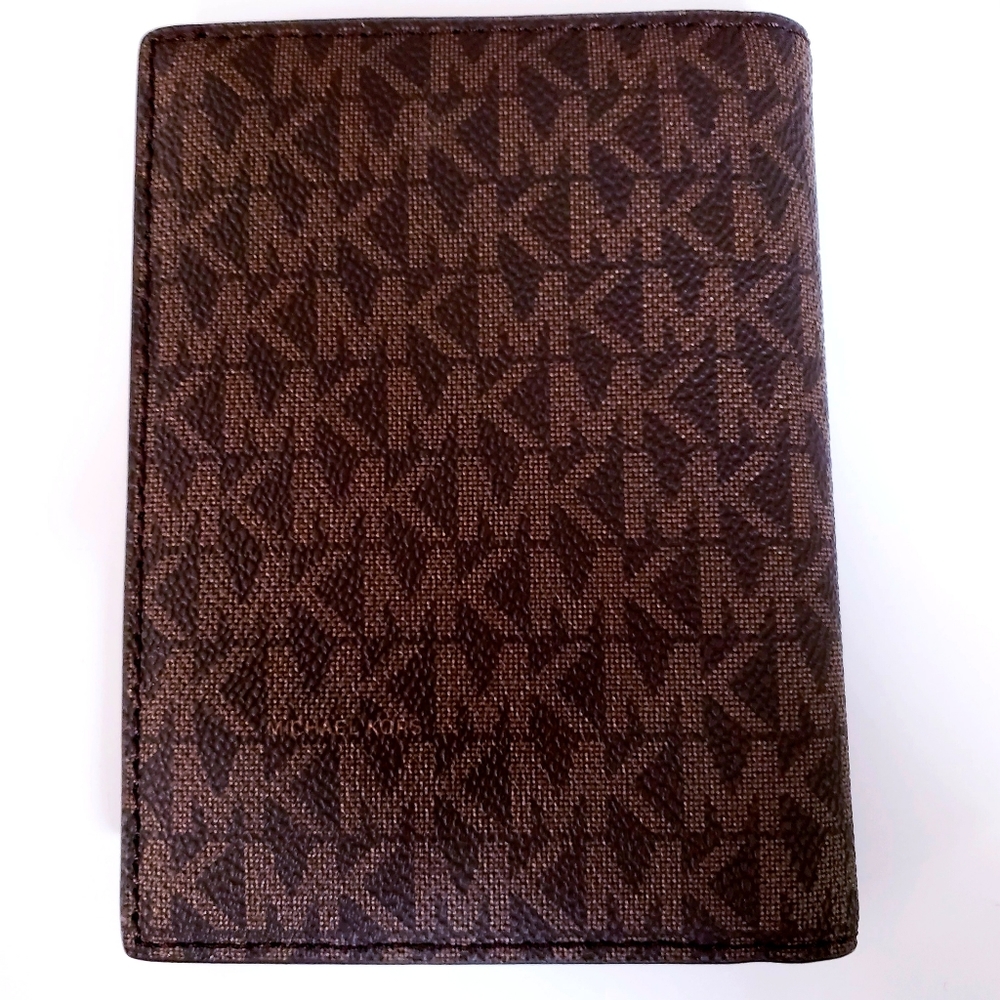 Michael Kors Passport Wallet - Picture 3 of 3